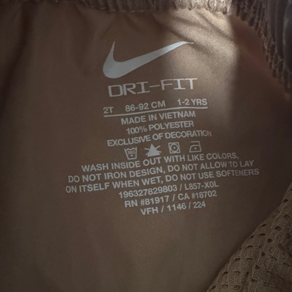 Nike Cream T-Shirt and Brown Shorts Set - Picture 2 of 4
